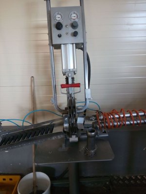 Клипсатор двухскрепочный полуавтоматический КОМПО КН-22.jpg