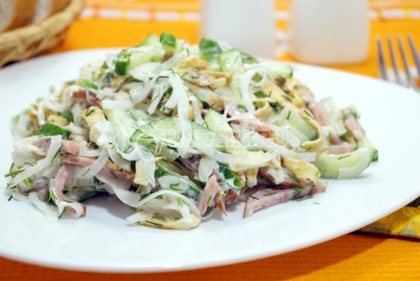 salat-s-blinchikami (1).jpg