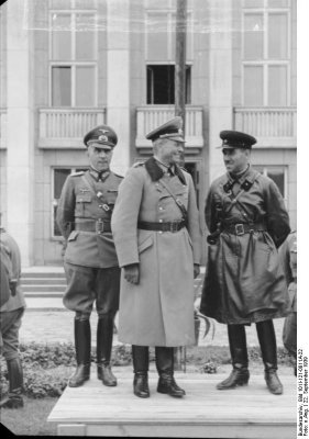 Bundesarchiv_Bild_101I-121-0011A-22,_Polen,_Siegesparade,_Guderian,_Kriwoschein.jpg