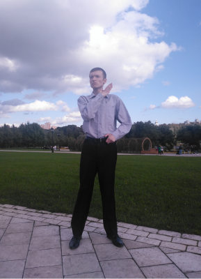 Вождь новой цивилизации и кандидат на пост президента России Алексей Рэдс, идеал-цивилистский салют, 2017-й год..png